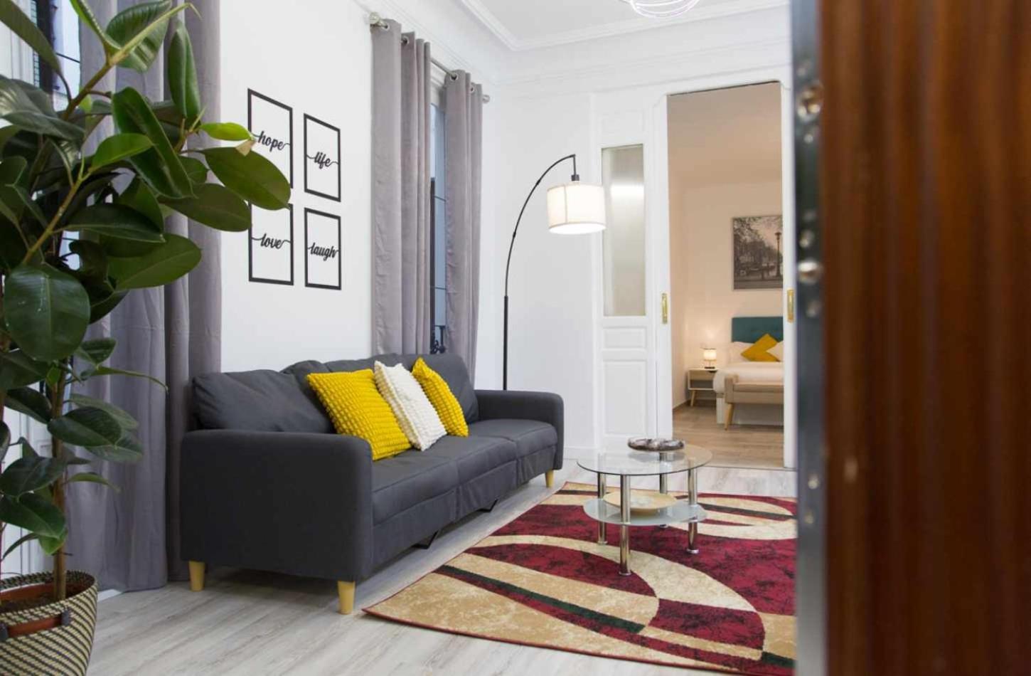 Una Lujosa Estancia En Las Cortes Madrid Exterior foto