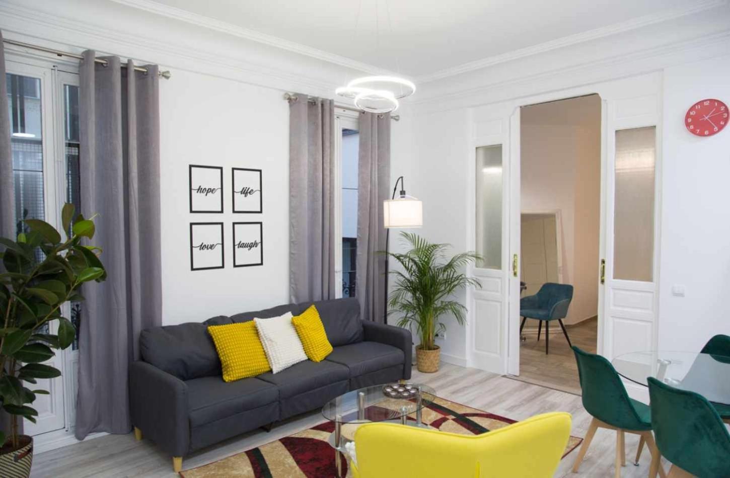 Una Lujosa Estancia En Las Cortes Madrid Exterior foto