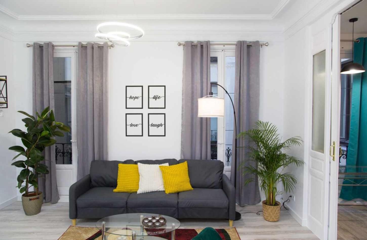 Una Lujosa Estancia En Las Cortes Madrid Exterior foto